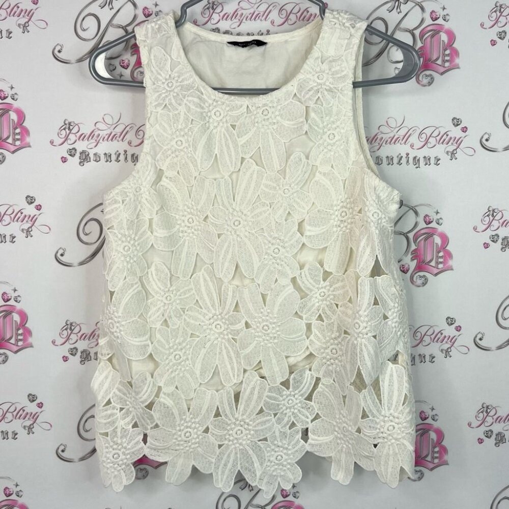 RW&CO. Tank top flowers crochet knit style White Floral Lace Tank Top